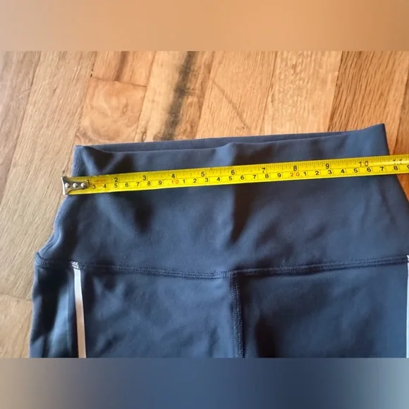 ALO Yoga Gray Spandex Bike Shorts - Picture 3 of 8